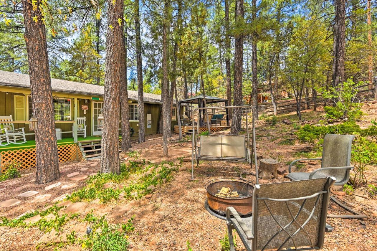 Pine Cabin In The Woods With Yard And Grill! Buitenkant foto