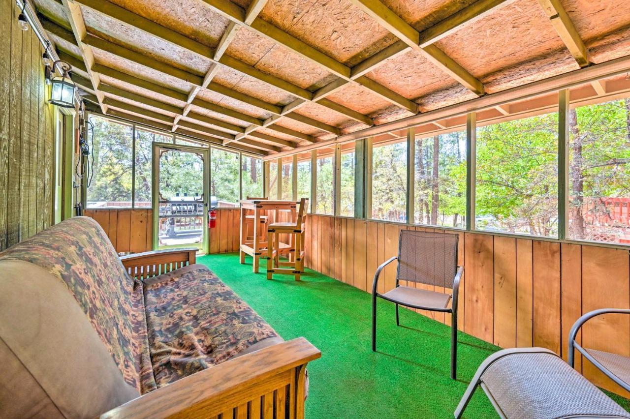 Pine Cabin In The Woods With Yard And Grill! Buitenkant foto