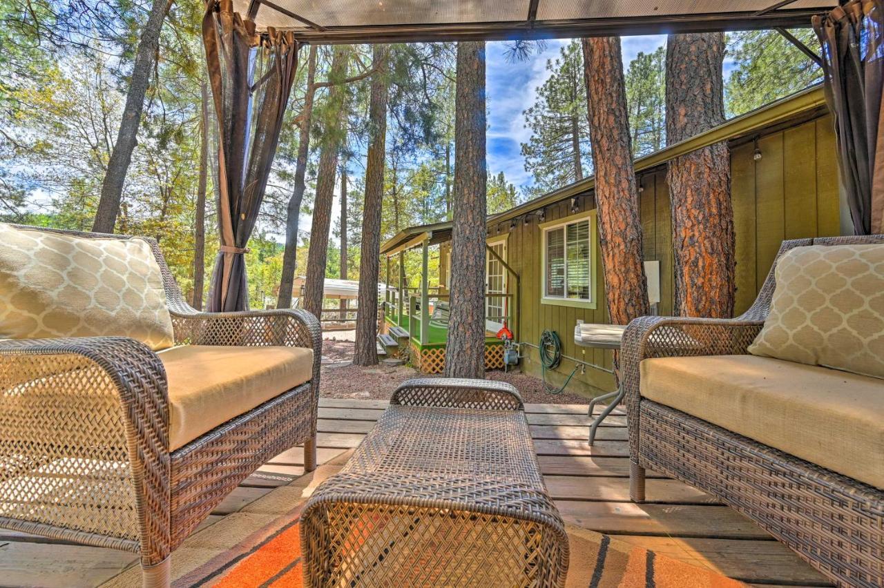 Pine Cabin In The Woods With Yard And Grill! Buitenkant foto